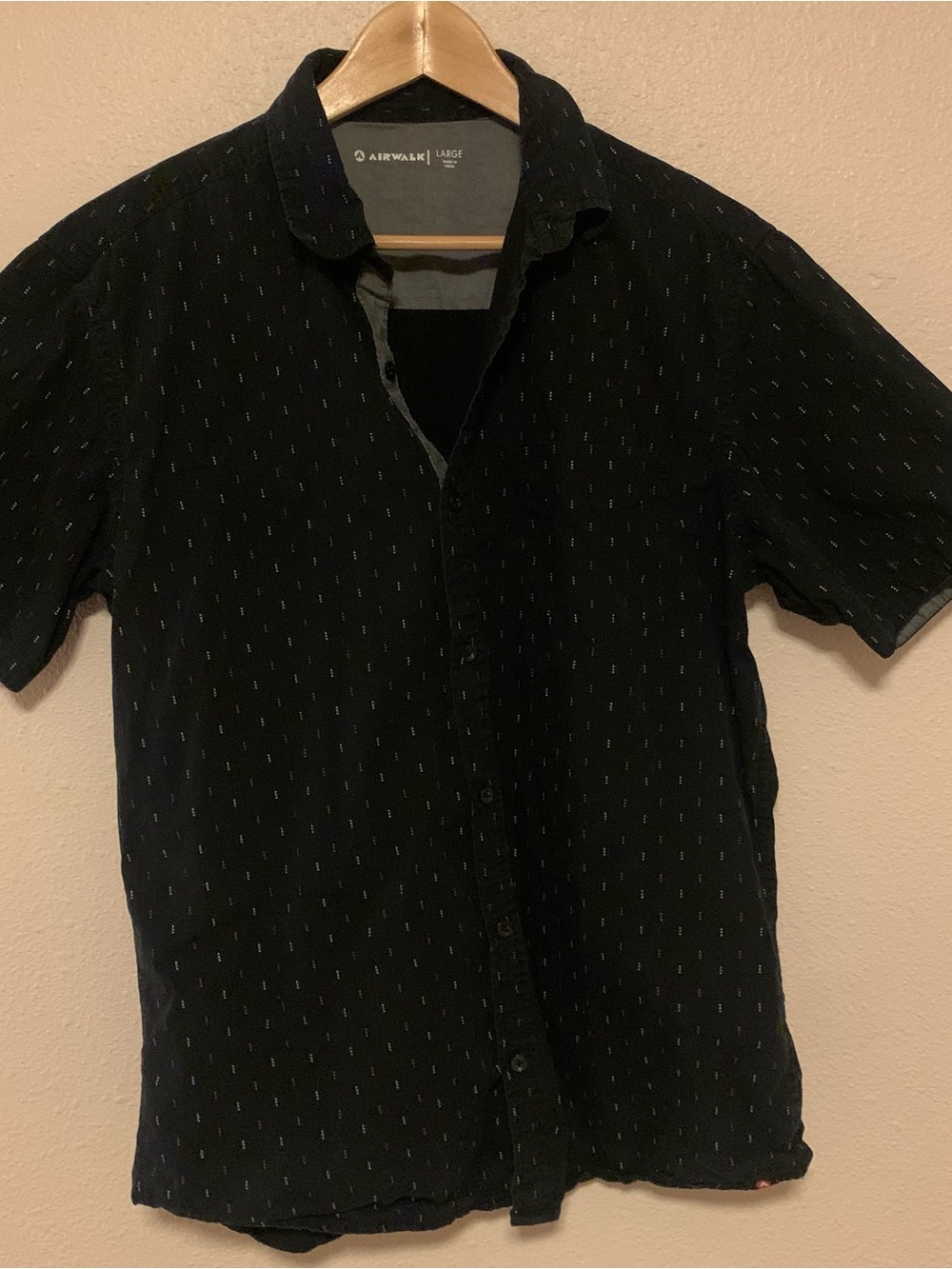 Airwalk Black Short-Sleeve Button-Down Shirt with Pin Dots
